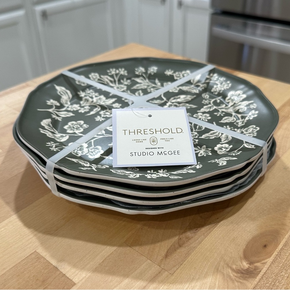 New! 4pk Threshold Designed+Studio McGee 8.5" Melamine Floral Salad Plates - Picture 4 of 13